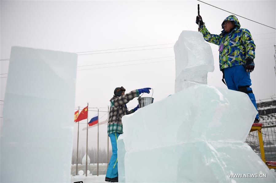 الصورة: افتتاح مباراة نحت الجليد في مدينة هاربين بشمال شرقي الصين