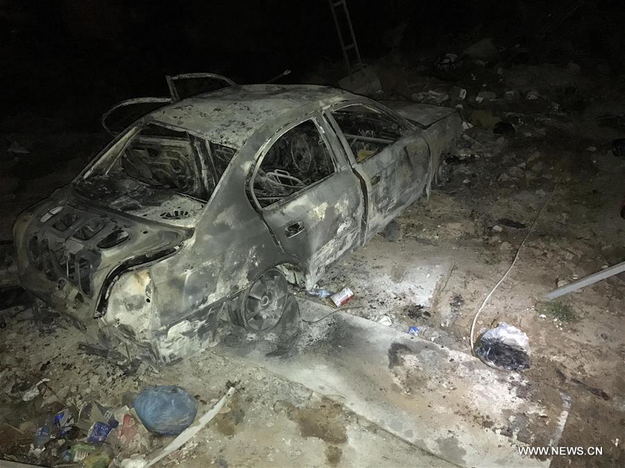 الصورة: مقتل شخصين في انفجار سيارة قرب مقر السفارة الإيطالية بطرابلس الليبية
