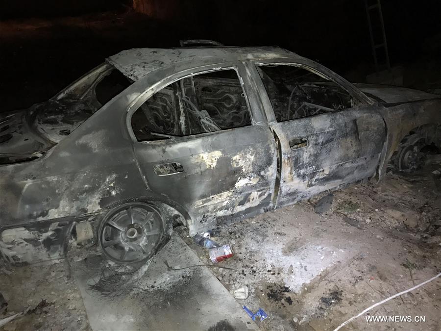 الصورة: مقتل شخصين في انفجار سيارة قرب مقر السفارة الإيطالية بطرابلس الليبية