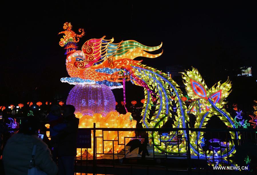  الصورة: مصابيح ملونة متنوعة أثناء عيد الربيع في شرقي الصين