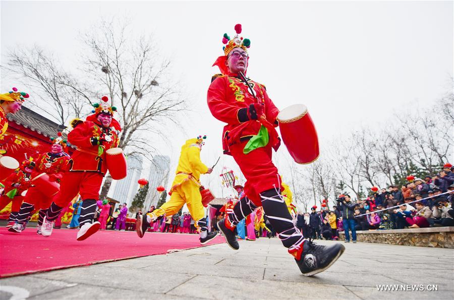 الصورة: عرض رقص شعبي قديم في شرقي الصين للاحتفال بالسنة الجديدة