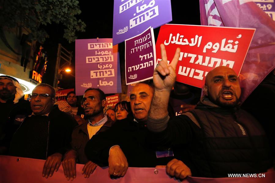 الصورة: مظاهرات في تل أبيب تنديدًا بهدم منازل العرب