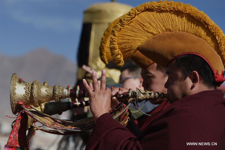 （XHDW）（2）拉萨大昭寺换经幡迎藏历新年