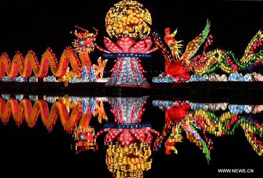  الصورة: احتفال بعيد الفوانيس في وسط الصين