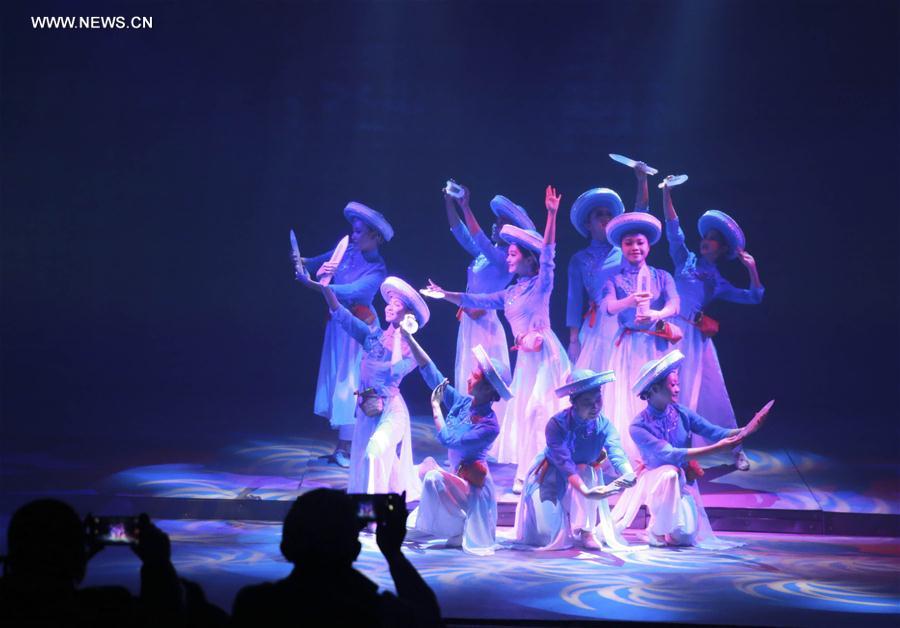 الصورة: عرض مسرحية غنائية راقصة ثلاثية الأبعاد في جنوبي الصين