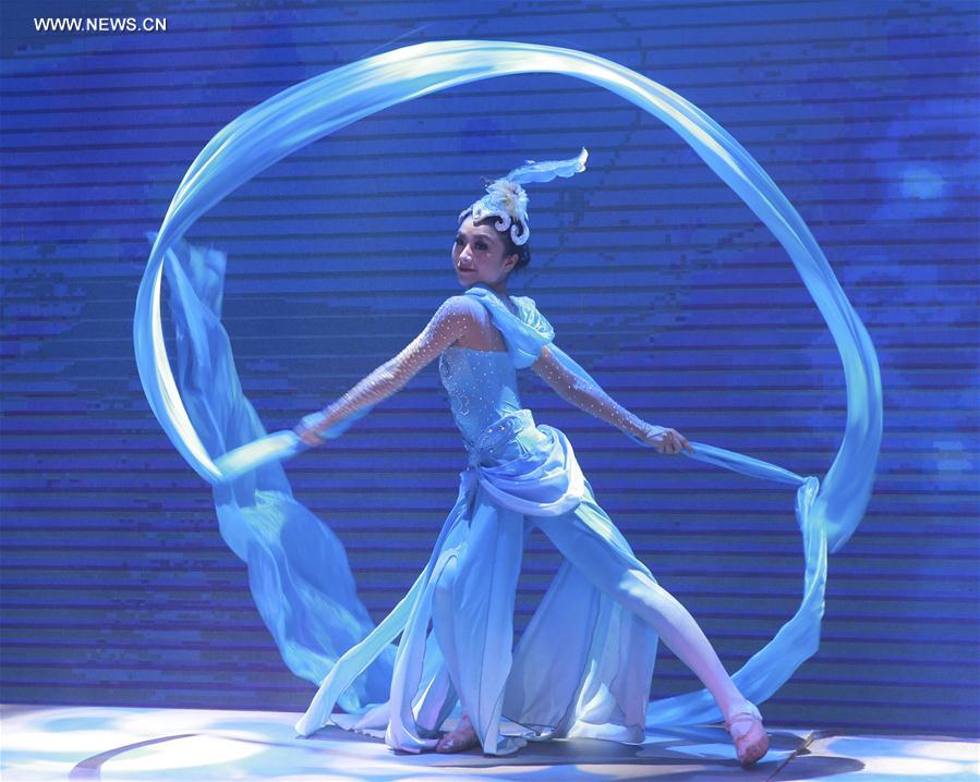 الصورة: عرض مسرحية غنائية راقصة ثلاثية الأبعاد في جنوبي الصين