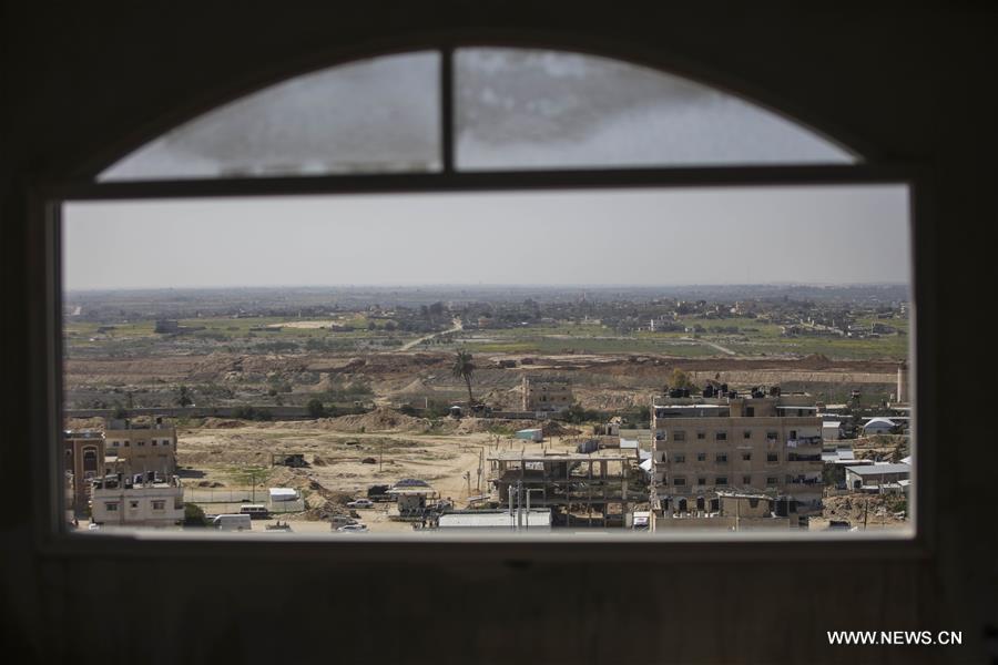 الصورة: مصرع 3 فلسطينيين جراء تعرضهم للاختناق داخل نفق للتهريب بين غزة ومصر