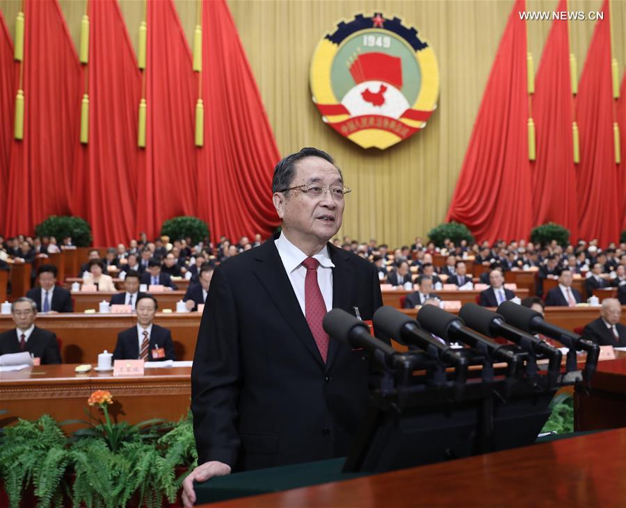 الصورة : يوي تشنغ شنغ يقدم تقرير عمل خلال الدورة الخامسة لأعلى هيئة استشارية سياسية  صينية 