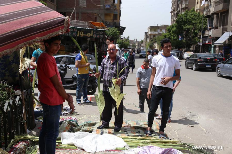 الصورة: الأقباط يحتفلون بـ"أحد السعف" في القاهرة