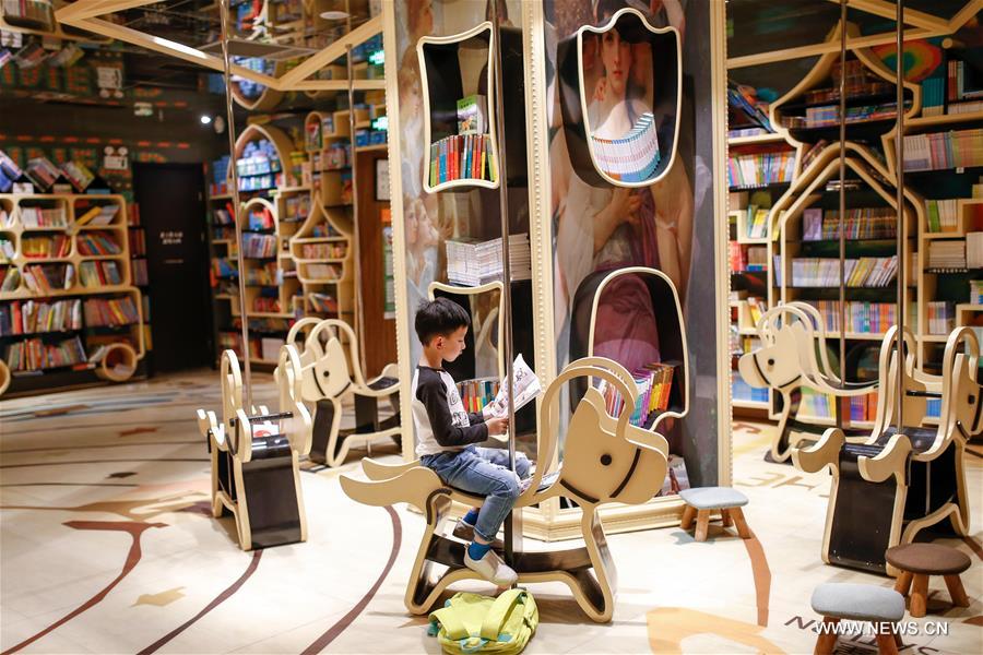 الصورة : يوم القراءة العالمي : مكاتب متميزة تتحول لمعالم ثقافية جديدة في الصين 