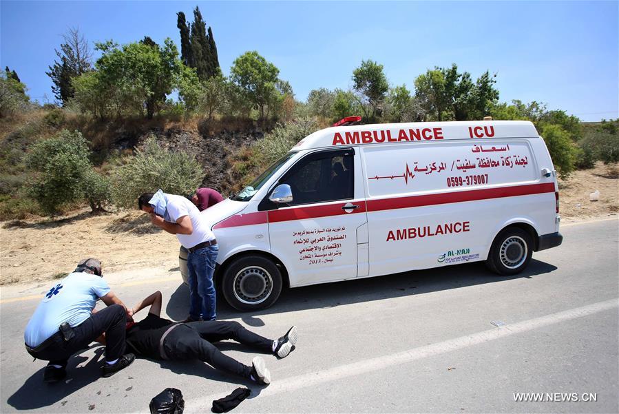 الصورة: مواجهات بين متظاهرين فلسطينيين والجيش الإسرائيلي في الضفة الغربية دعما لإضراب الأسرى