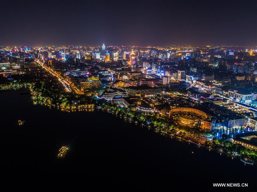 （美丽中国）（2）杭州西湖璀璨夜色迎“五一”