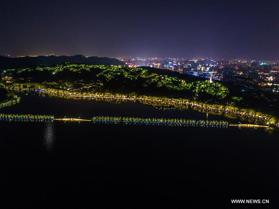 （美丽中国）（8）杭州西湖璀璨夜色迎“五一”