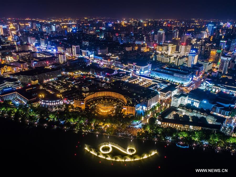 （美丽中国）（3）杭州西湖璀璨夜色迎“五一”