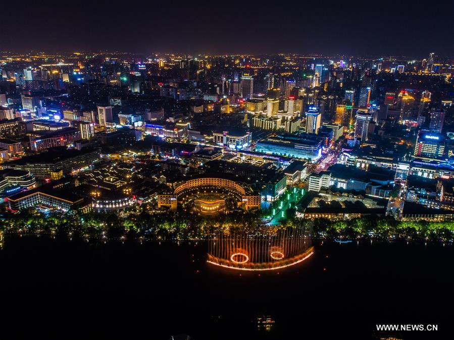 （美丽中国）（6）杭州西湖璀璨夜色迎“五一”