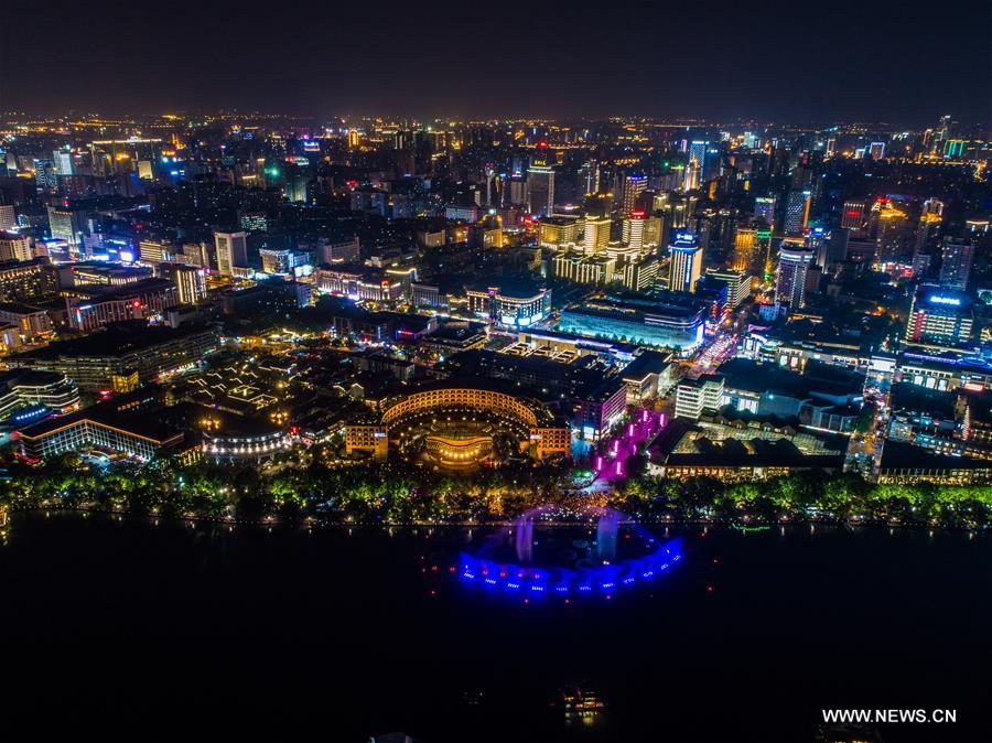 （美丽中国）（4）杭州西湖璀璨夜色迎“五一”