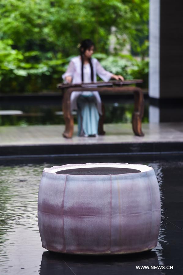 （文化）（1）杭州举办“缘·界”陶瓷作品展