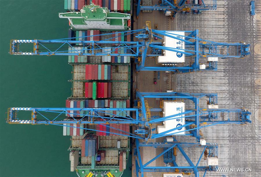 الصورة: محطة كاملة مؤتمتة للحاويات في ميناء تشينغداو تدخل حيز التشغيل التجاري