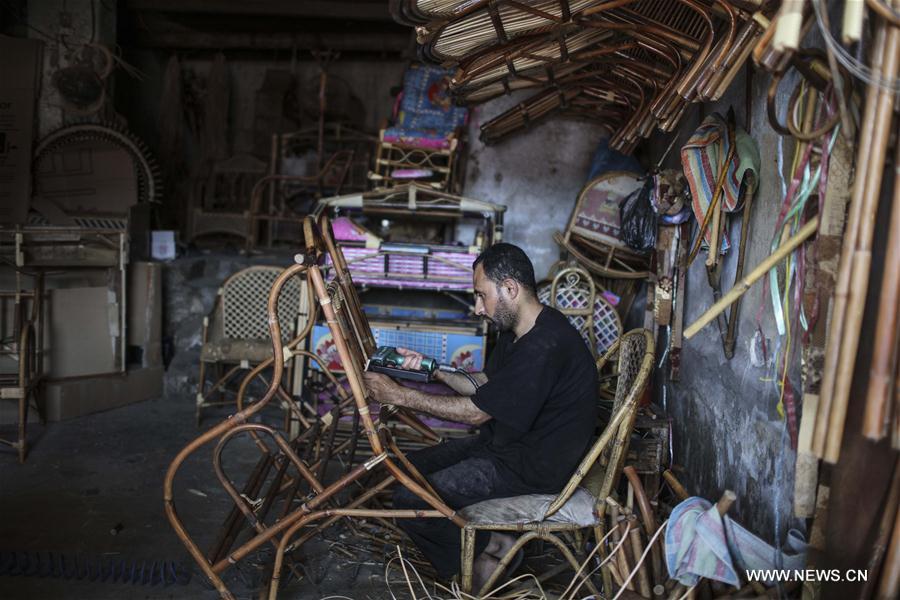 الصورة: صناعة الخيرزان بغزة.. حرفة مهددة بالانقراض