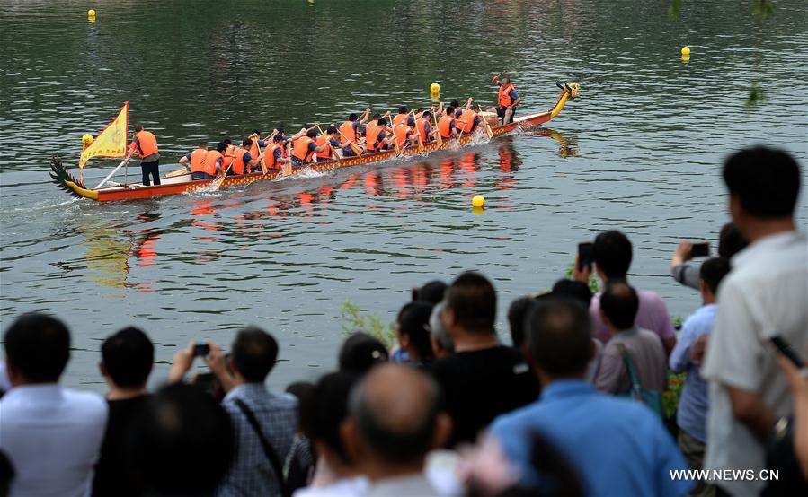 （体育）（5）全民健身——过端午 赛龙舟