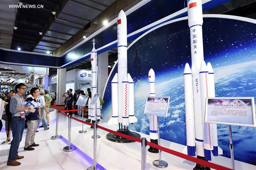 الصورة: سلسلة الصواريخ الحاملة "المسيرة الكبرى" في معرض التكنولوجيا الفائقة ببكين