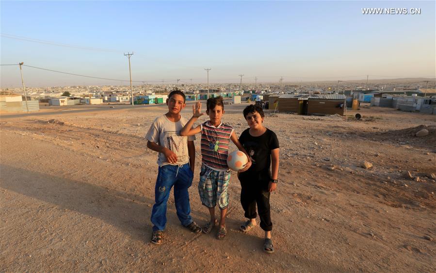 الصورة: مشاهد من حياة الأطفال اللاجئين في مخيم الزعتري بالأردن