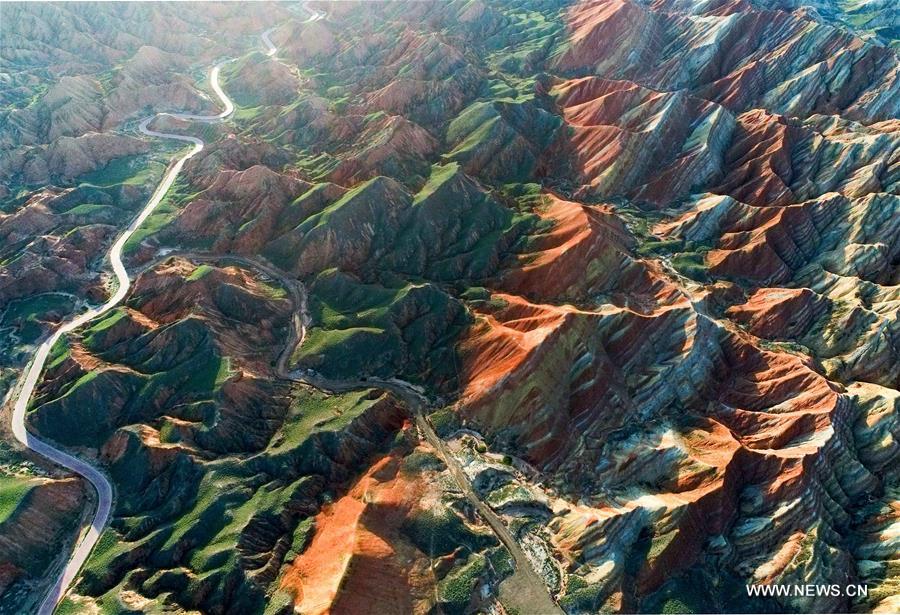 الصورة: حديقة دانشيا الجيولوجية في تشانغيه بشمال غربي الصين