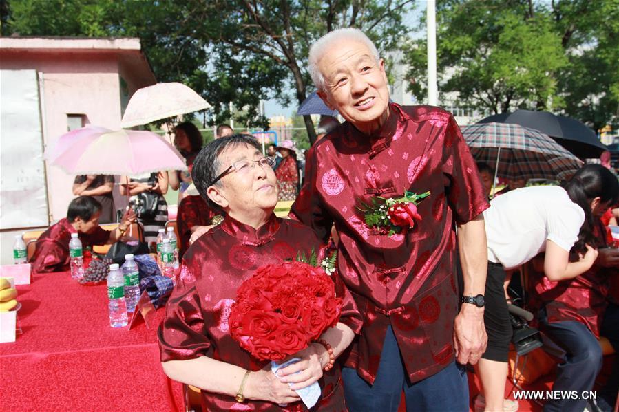 الصورة: احتفال بالزواج الذهبي بشمال الصين