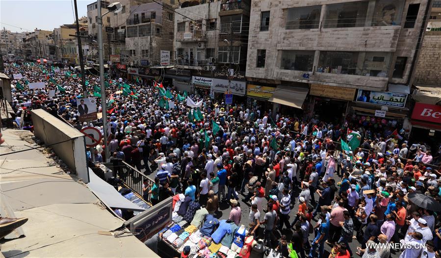 الصورة: عشرات الألاف في الأردن يتظاهرون ضد الإجراءات الإسرائيلية في المسجد الأقصى