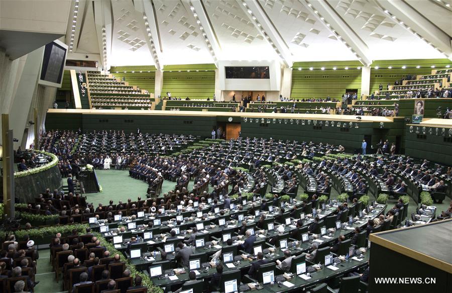 الصورة: روحاني يؤدي اليمين الدستورية أمام البرلمان الإيراني