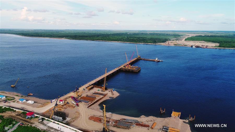 （经济）（1）建设中的中俄黑龙江大桥