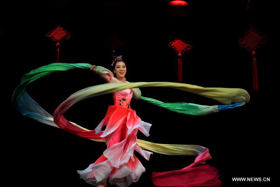 الصورة: فرقة هانجو الصينية تقدم عرضا فنيا ضمن الأسبوع الثقافي الصيني بالأردن