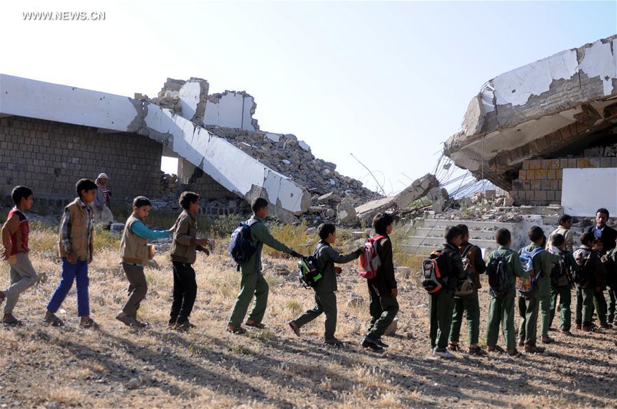 الصورة: الدمار يحيط بطلاب اليمن مع بداية العام الدراسي الجديد