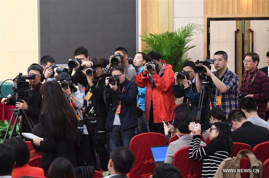 (المؤتمر الوطني الـ19) الصورة: مؤتمر صحفي في المركز الإعلامي للمؤتمر الوطني الـ19  للحزب الشيوعي الصيني ببكين