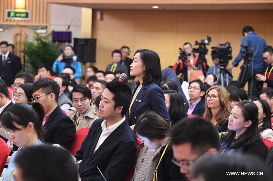 ((المؤتمر الوطني الـ19) الصورة: مؤتمر صحفي في المركز الإعلامي للمؤتمر الوطني الـ19  للحزب الشيوعي الصيني ببكين