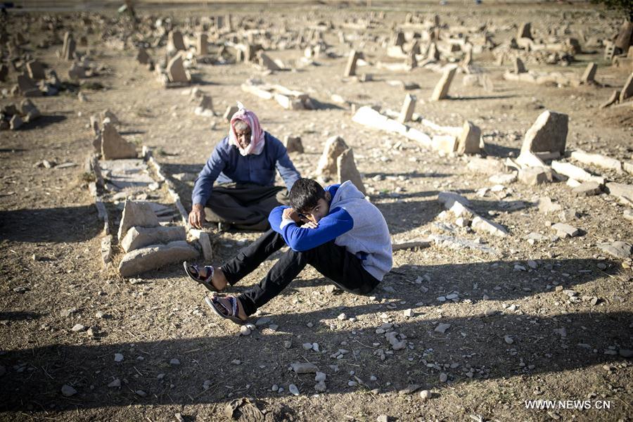 الصورة: زلزال قوى فى منطقة الحدود بين ايران والعراق يودى بحياة 445 شخصا على الأقل