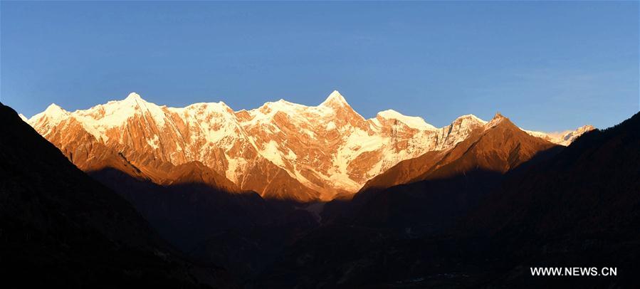 الصورة: جبل  نانجياباوا ... أعلى جبال منطقة التبت وأروعها