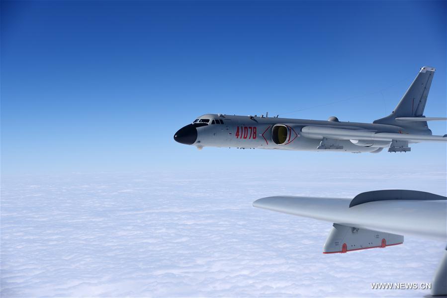 الصورة : القوات الجوية الصينية تقوم بأعمال الدورية في بحر الصين الجنوبي 