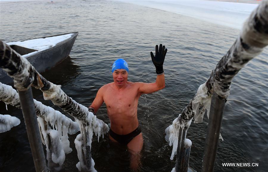 الصورة: السباحة الشتوية وسط درجات حرارة متدنية في شمال شرقي الصين
