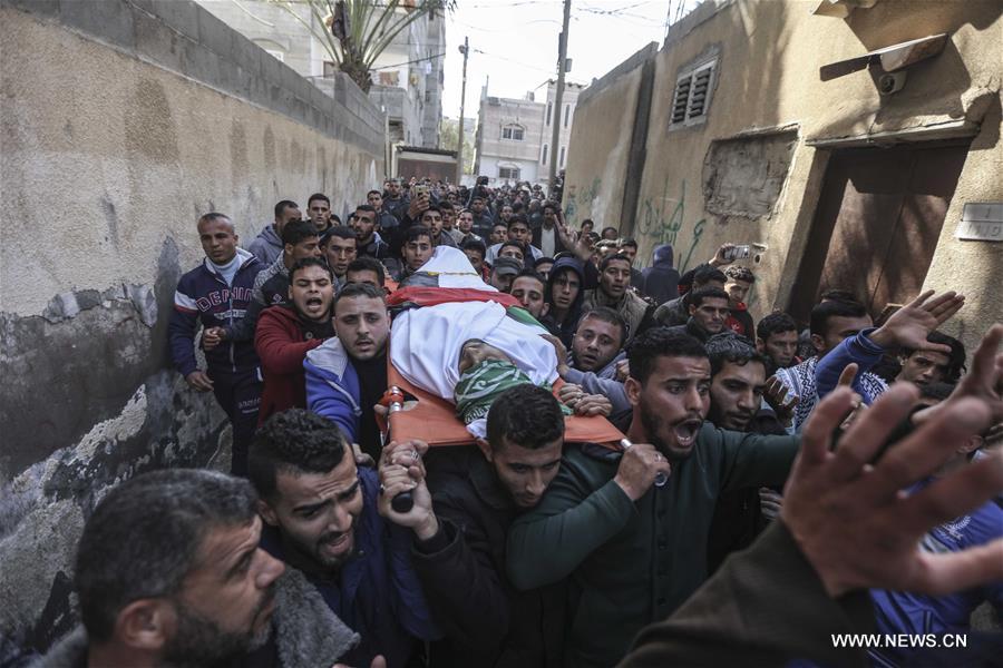 الصورة: تشييع جثمان صياد فلسطيني قتل برصاص مصري في غزة