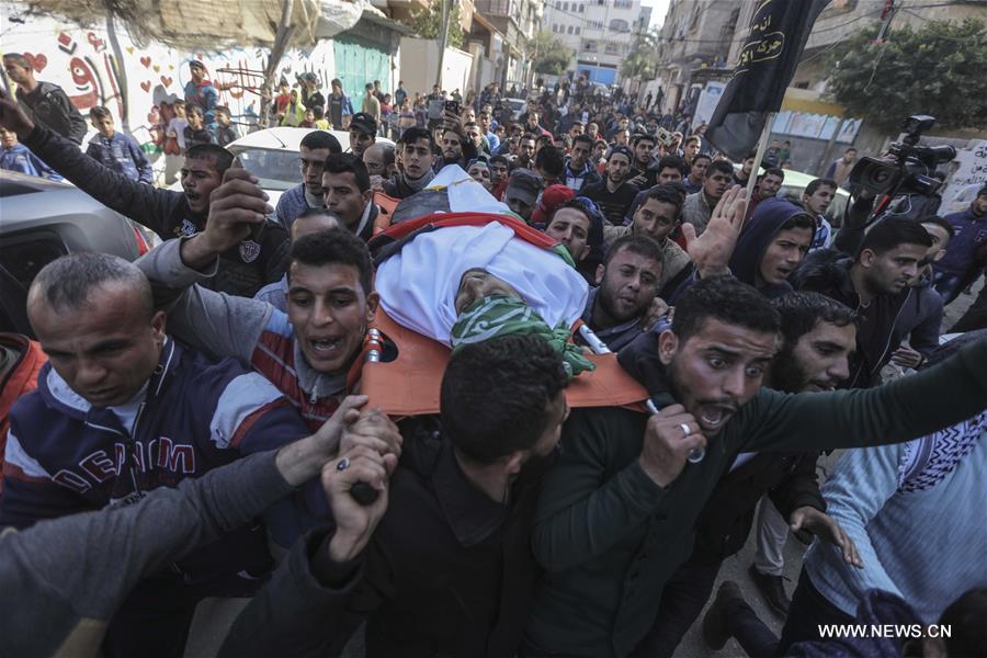 الصورة: تشييع جثمان صياد فلسطيني قتل برصاص مصري في غزة