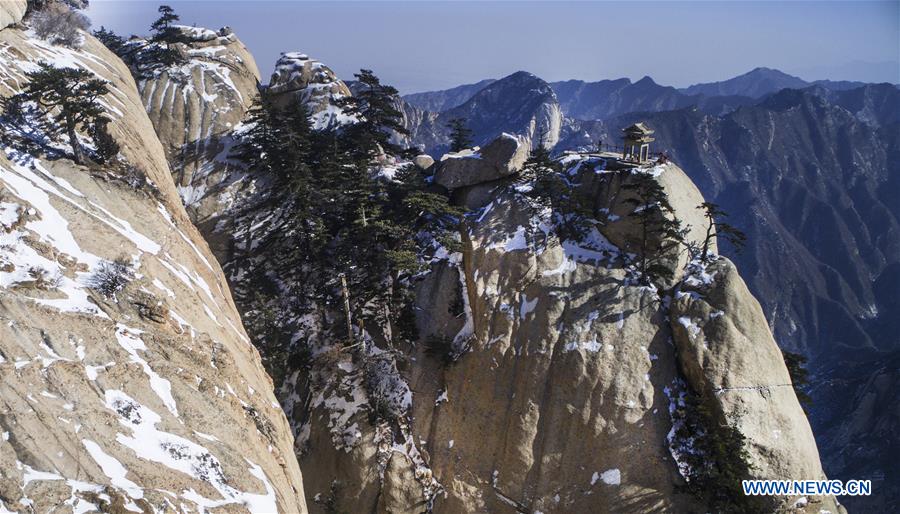 الصورة: مناظر جبل هواشان بعد تساقط الثلوج