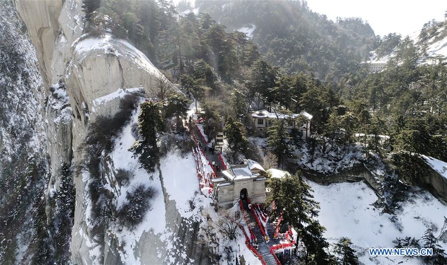 الصورة: مناظر جبل هواشان بعد تساقط الثلوج
