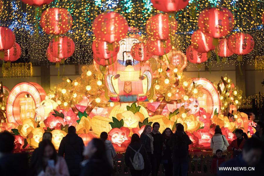 الصورة: مهرجان الفوانيس قبيل عيد الربيع التقليدي الصيني في ماكاو 