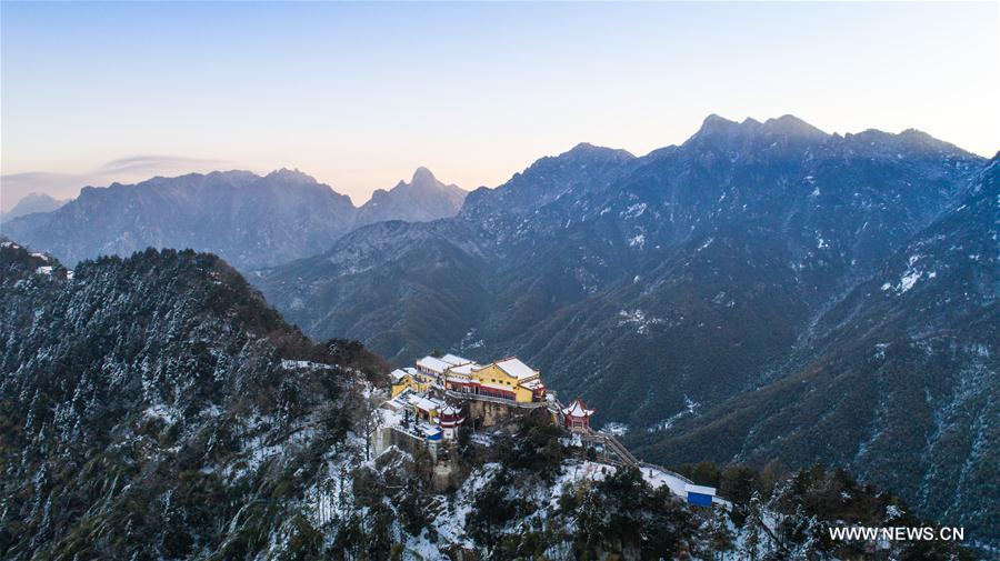 الصورة: مناظر خلابة بعد تساقط ثلوج على جبال جيوهوا بشرقي الصين