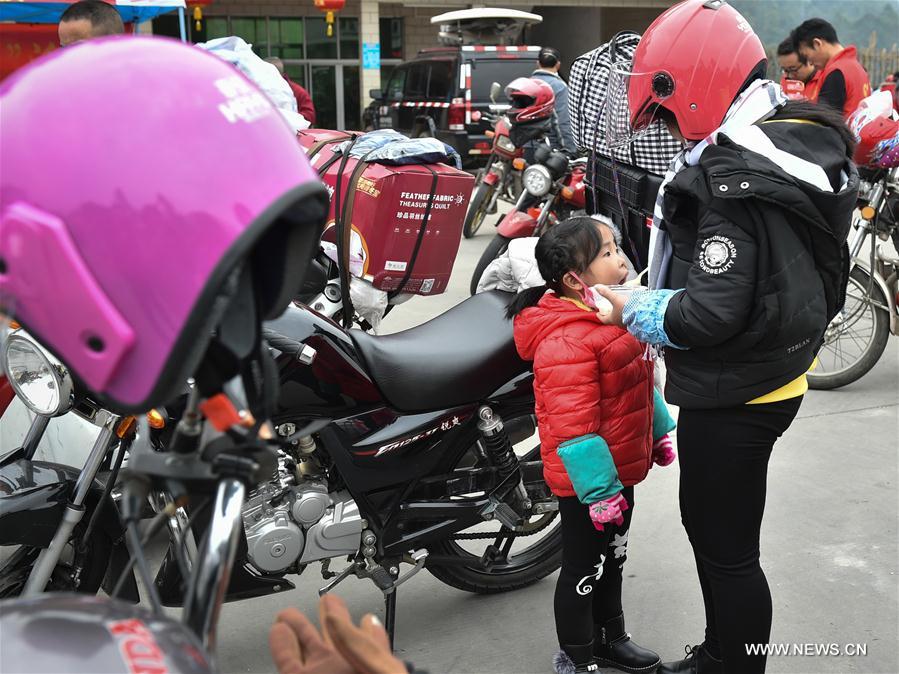 الصورة : عودة أشخاص إلى مسقط رأسهم على متن الدراجات النارية في جنوبي الصين
