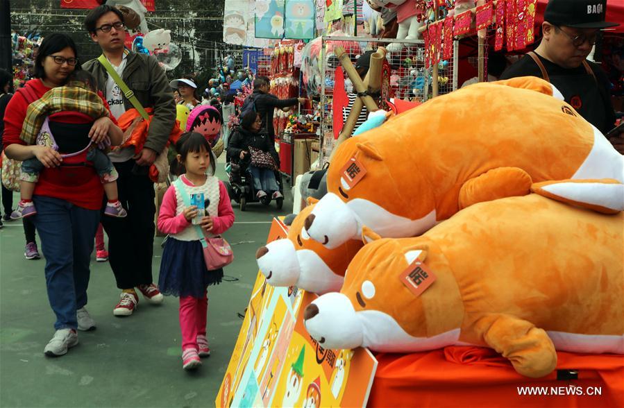 الصورة: أجواء عيد الربيع في سوق بهونغ كونغ 