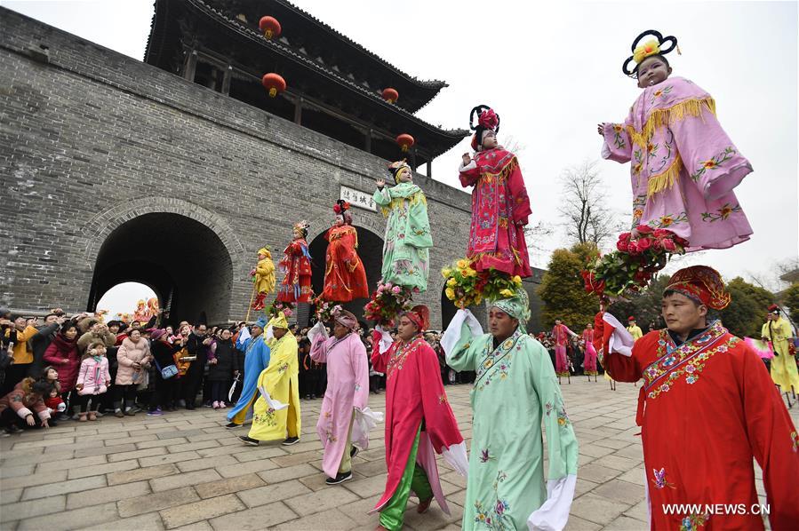 الصورة: مهرجان مياوهوي في أنحاء الصين احتفالا بعيد الربيع التقليدي 