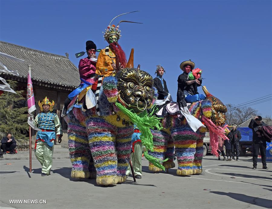 الصورة: عرض تقليدي صيني للاحتفال برأس السنة الصينية الجديدة