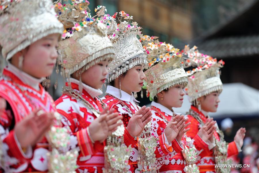 الصورة: نشاطات احتفالية ممتعة بعيد الربيع في قرية تسن تسوي لقومية مياو 